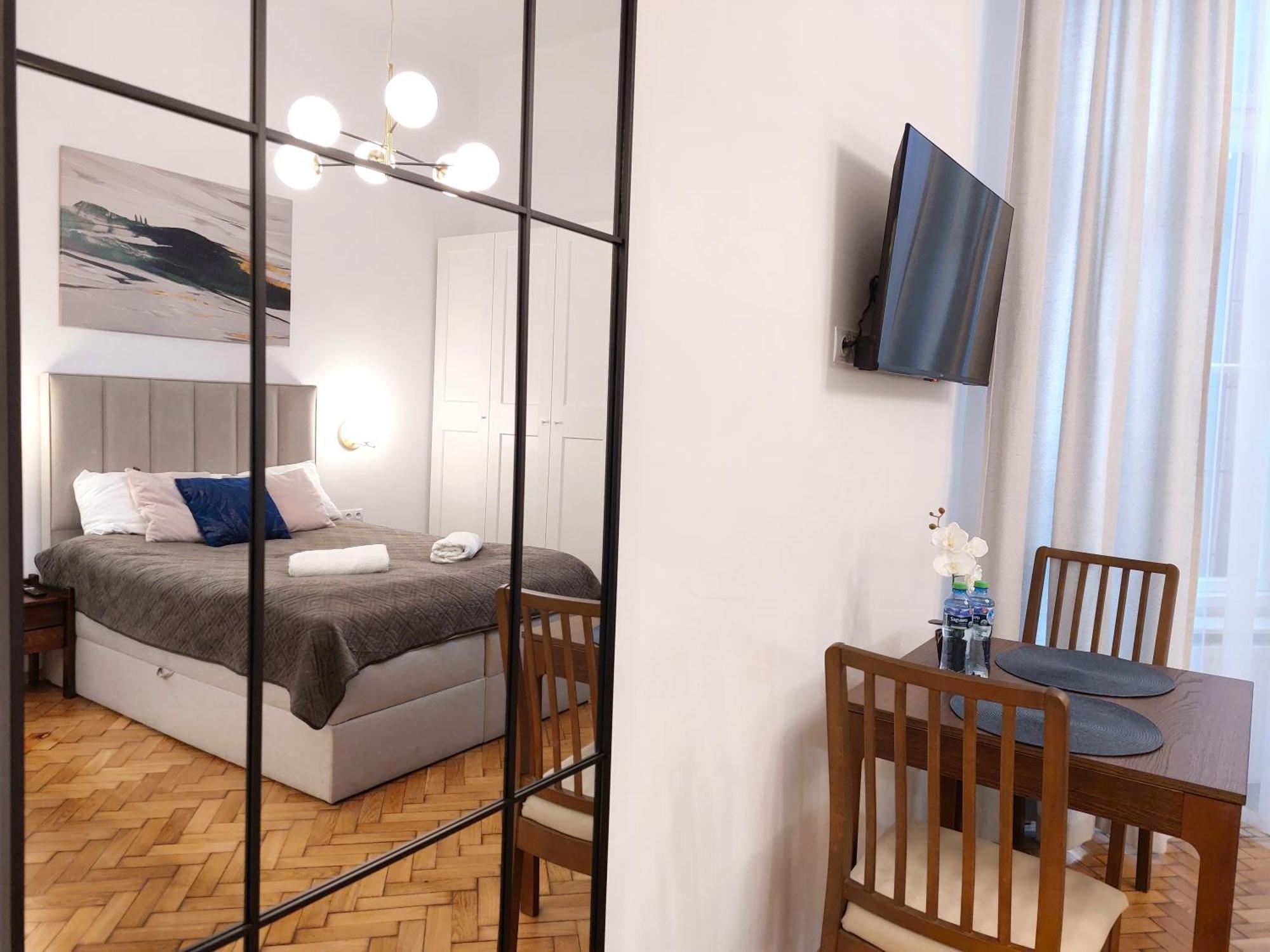 Unique Style Apartments Old Town - 25 Min From The Airport - By Homelike Kraków Eksteriør billede